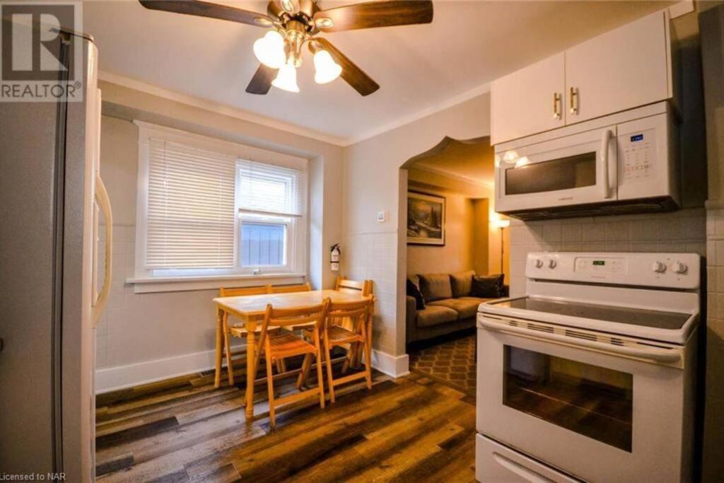 Cozy 3 Bedroom Downtown Cottage With Complimentary Breakfast Delivered Daily To The Rental Niagara Falls Exterior photo