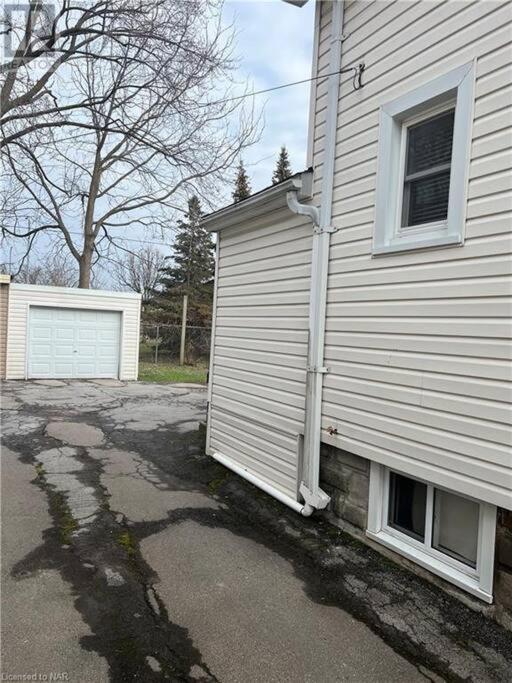 Cozy 3 Bedroom Downtown Cottage With Complimentary Breakfast Delivered Daily To The Rental Niagara Falls Exterior photo